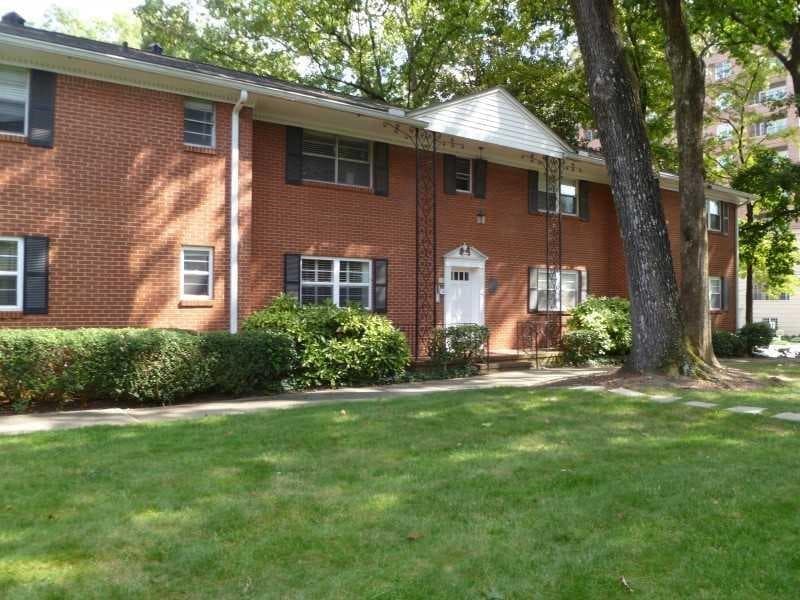 2 bedroom, 1,200 sq ft condominium sold at 3660 Peachtree Road E3, Atlanta, GA 30319
