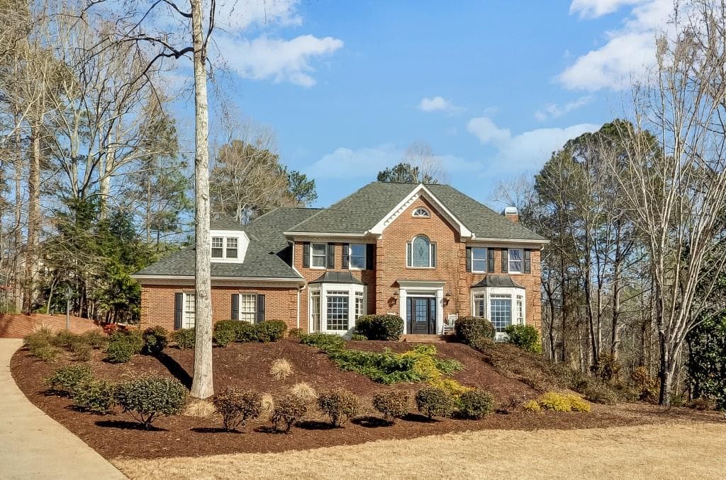 5 bedroom, 4,825 sq ft single family residence sold at 300 Arroyo Drive, Roswell, GA 30075