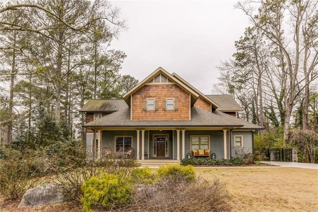 5 bedroom, 3,631 sq ft single family residence sold at 1711 Briarlake Circle, Decatur, GA 30033
