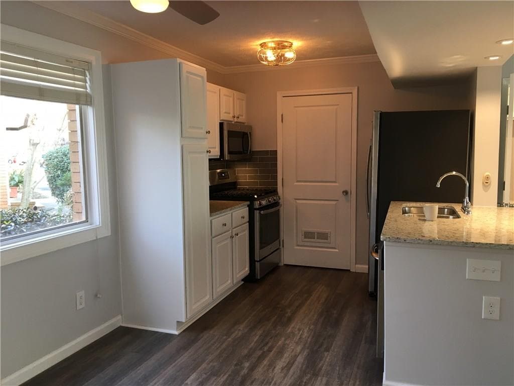 1 bedroom, 740 sq ft condominium sold at 100 Biscayne Drive D1, Atlanta, GA 30309