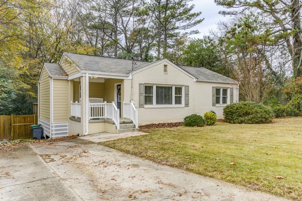 3 bedroom, 1,429 sq ft single family residence sold at 682 Sunstede Drive, Decatur, GA 30033
