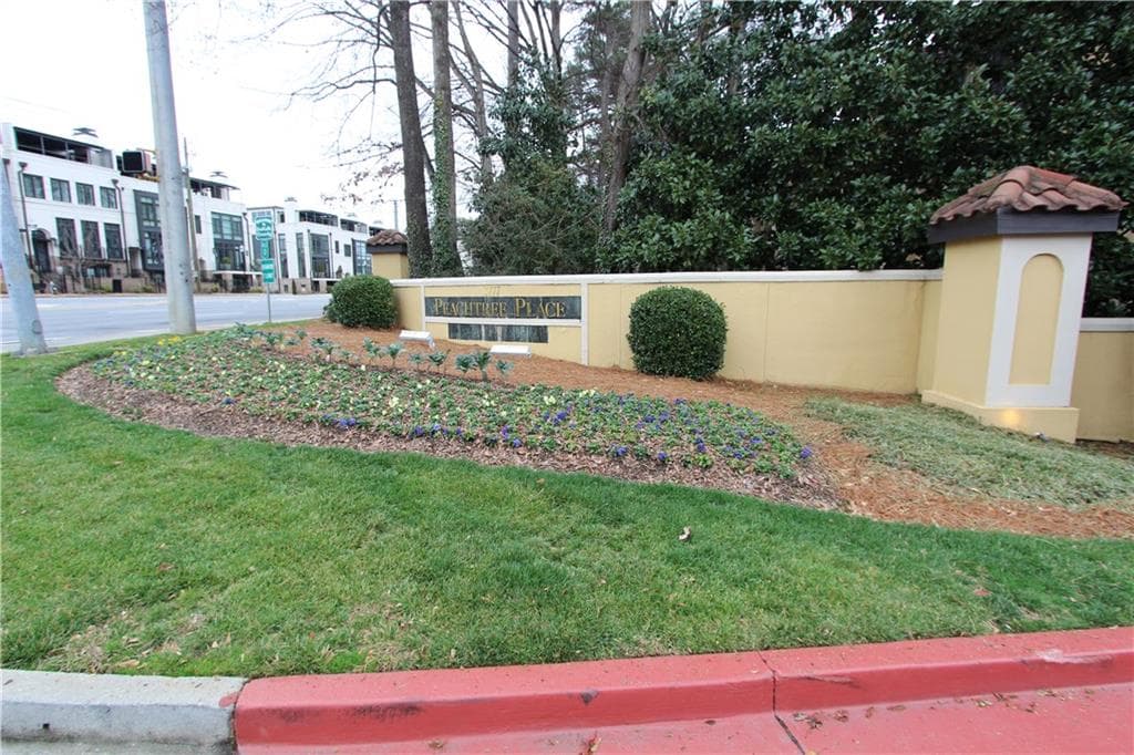 1 bedroom, 903 sq ft condominium sold at 3777 Peachtree Road 1006, Brookhaven, GA 30319