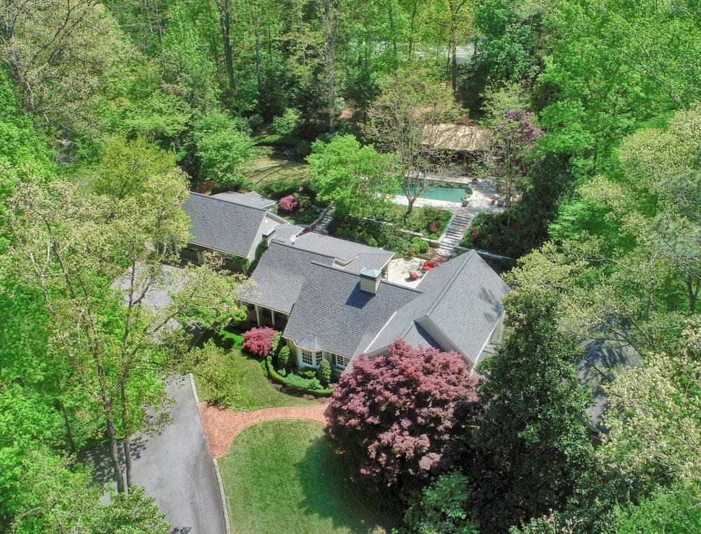 5 bedroom single family residence sold at 3945 Beechwood Drive, Atlanta, GA 30327