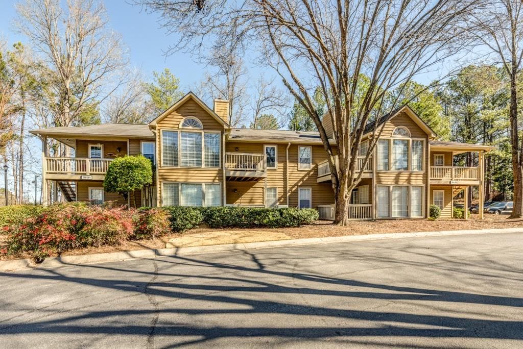 2 bedroom, 1,244 sq ft condominium sold at 207 Country Park Drive, Smyrna, GA 30080