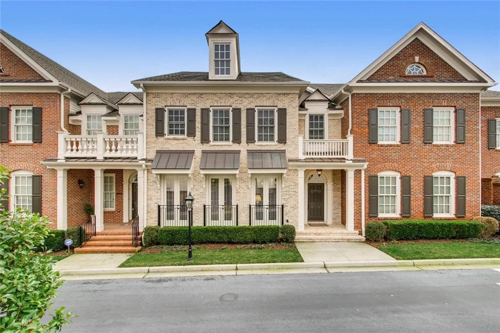 3 bedroom, 3,152 sq ft townhouse sold at 3585 Roxboro Road 2, Atlanta, GA 30326