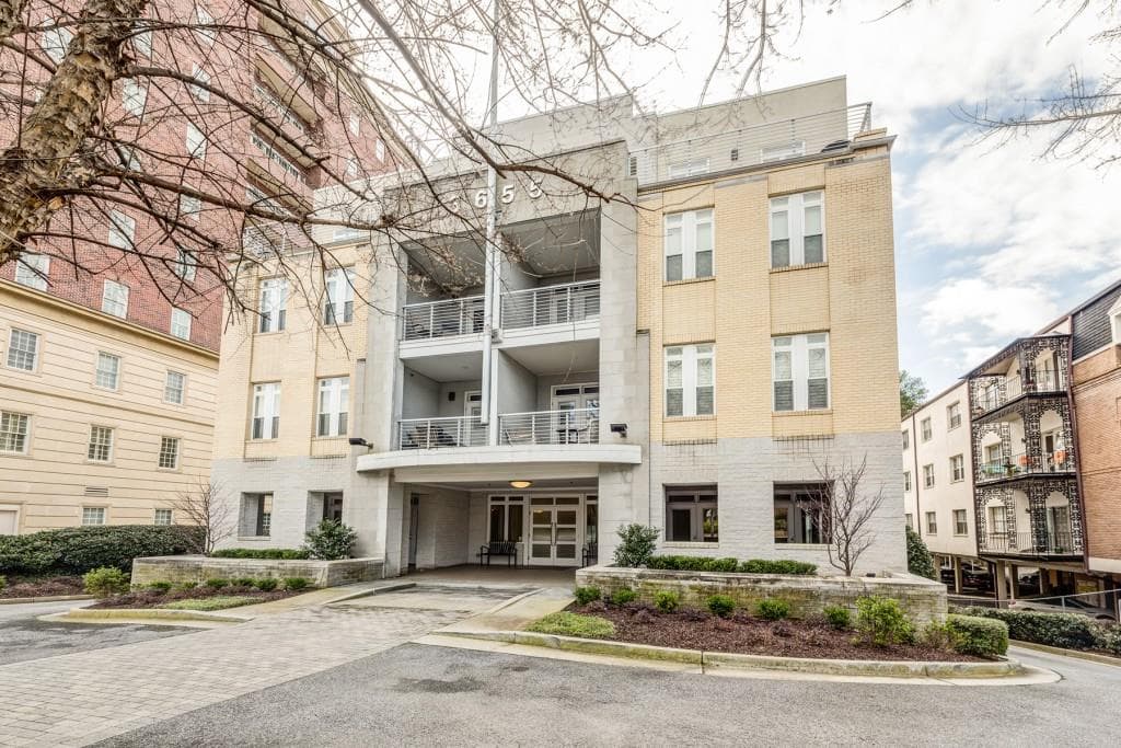 2 bedroom, 1,450 sq ft condominium sold at 3655 Peachtree Road 302, Atlanta, GA 30319
