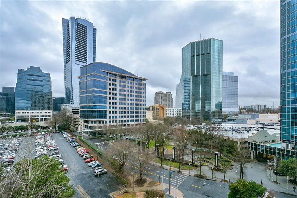 2 bedroom, 1,424 sq ft condominium sold at 3334 Peachtree Road 512, Atlanta, GA 30326