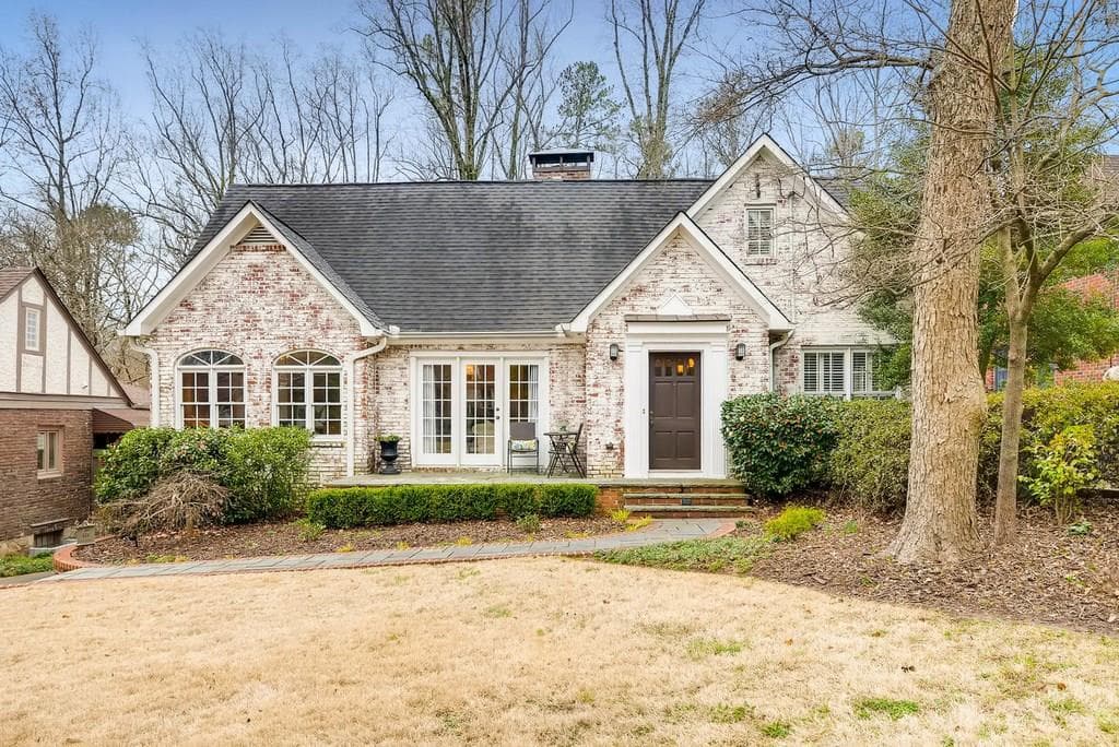 5 bedroom, 3,282 sq ft single family residence sold at 933 E Rock Springs Road, Atlanta, GA 30306