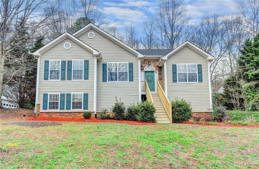 3 bedroom, 2,339 sq ft single family residence sold at 6040 Savannah Drive, Cumming, GA 30040