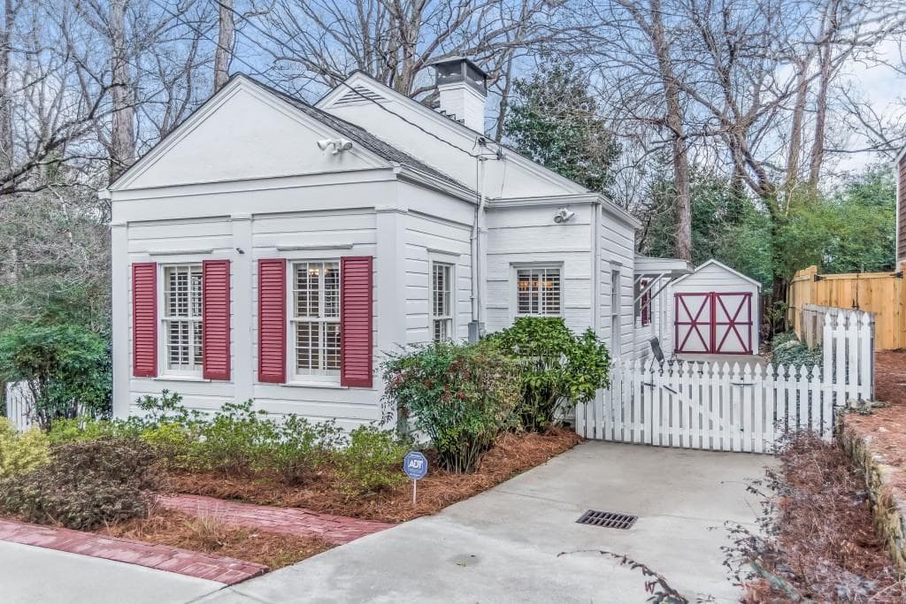 2 bedroom, 1,304 sq ft single family residence sold at 1839 Greystone Road, Atlanta, GA 30318