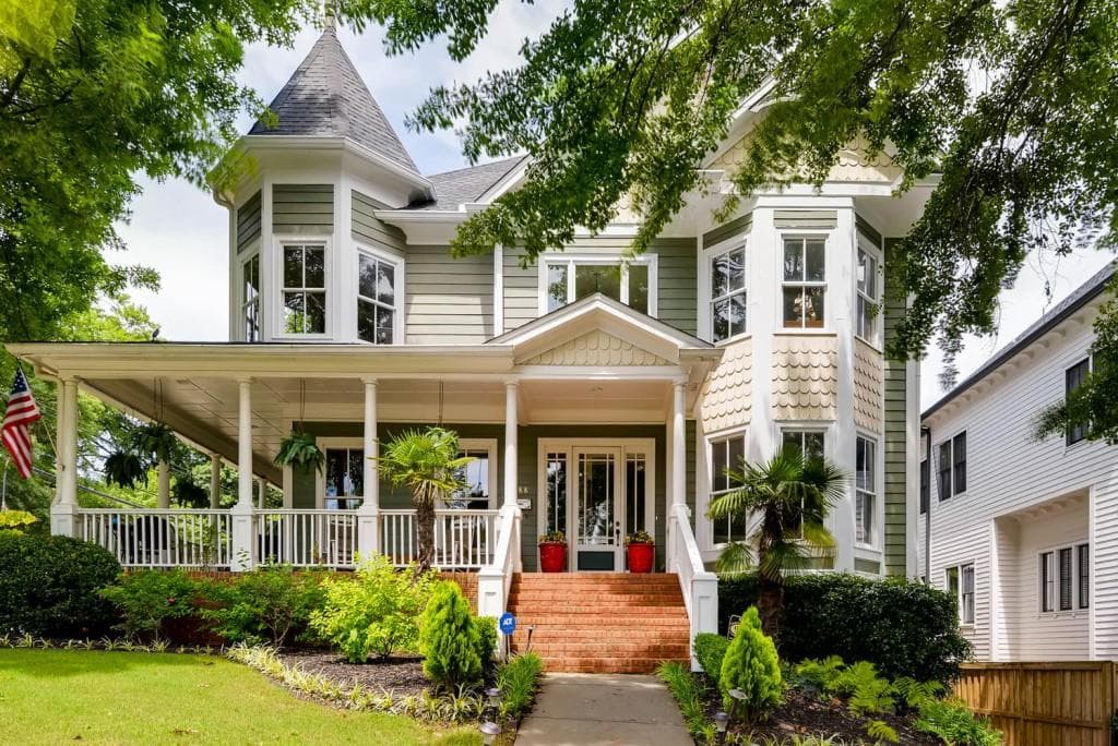 4 bedroom, 5,811 sq ft single family residence sold at 988 Carmel Avenue, Atlanta, GA 30307
