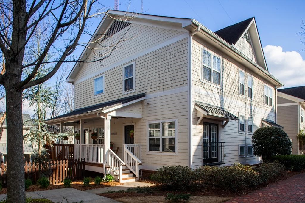 3 bedroom, 1,798 sq ft townhouse sold at 283 Carlyle Park Drive, Atlanta, GA 30307