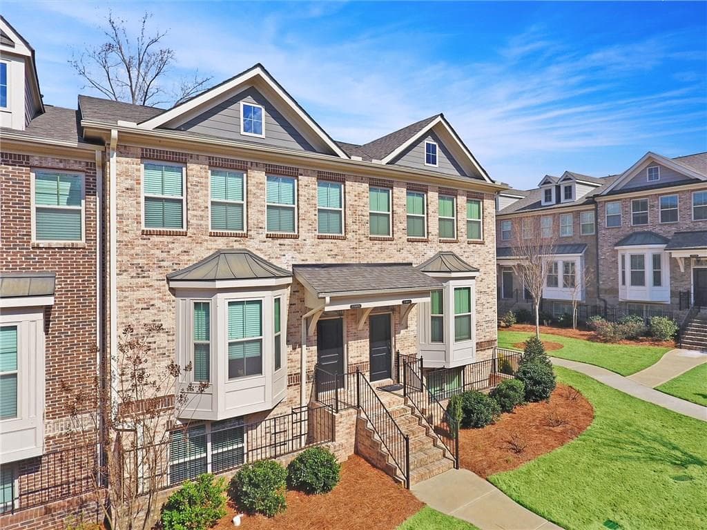 3 bedroom townhouse sold at 7880 Willoughby Court, Alpharetta, GA 30005