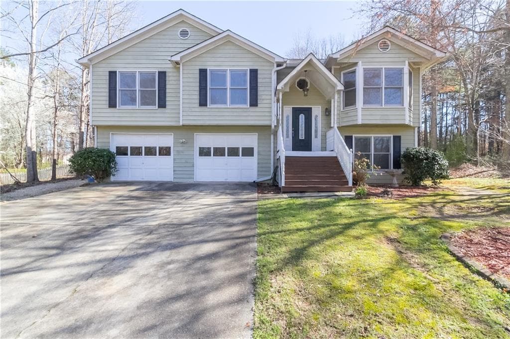 5 bedroom, 2,337 sq ft single family residence sold at 2040 Castle Royale Drive, Lawrenceville, GA 30043
