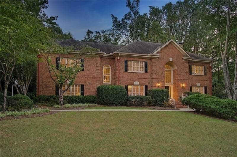 5 bedroom, 4,800 sq ft single family residence sold at 1153 Roxboro Pointe, Atlanta, GA 30324