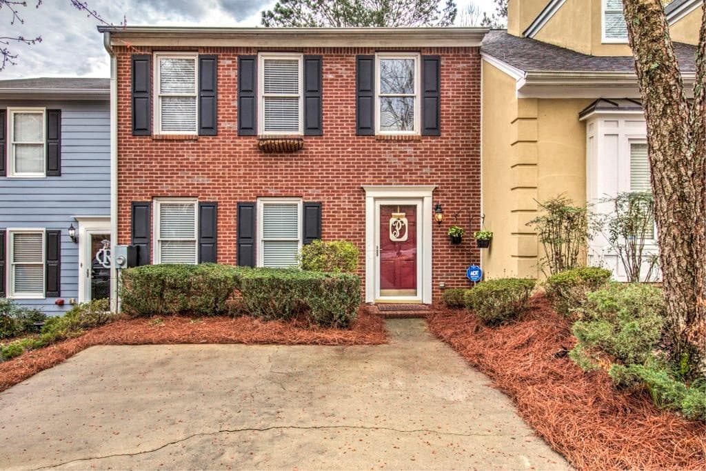 3 bedroom, 1,440 sq ft townhouse sold at 2198 Vinings North Lane 2198, Smyrna, GA 30080