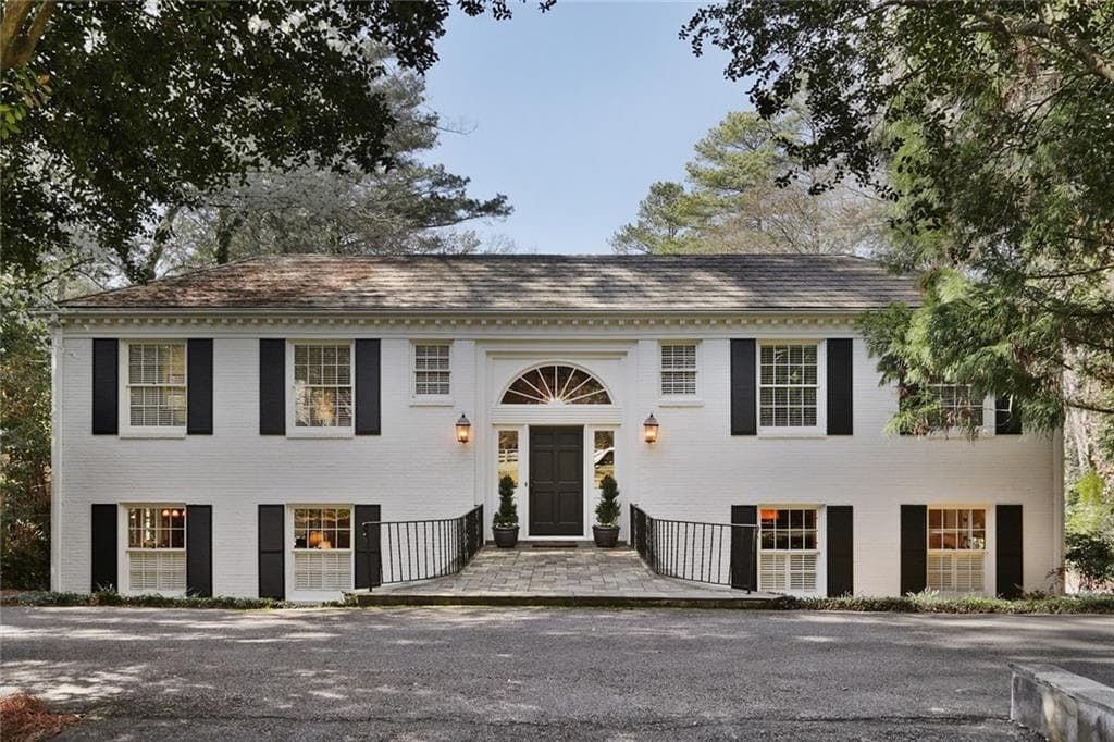 4 bedroom, 3,702 sq ft single family residence sold at 2782 Normandy Drive, Atlanta, GA 30305