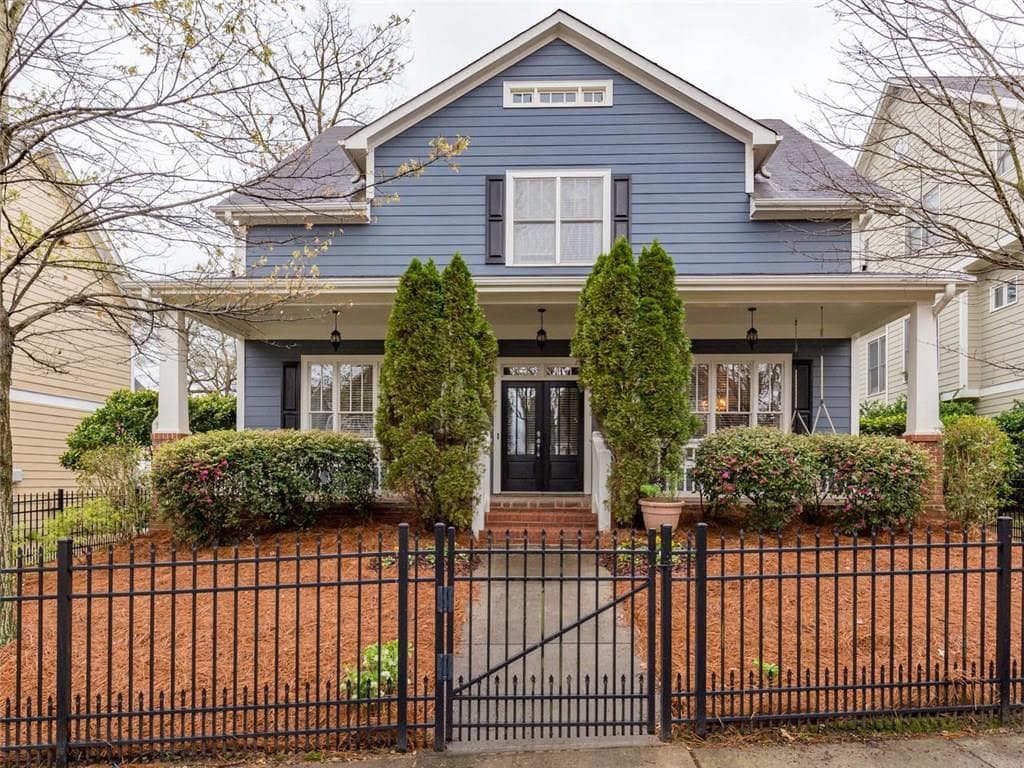 3 bedroom, 2,420 sq ft single family residence sold at 2200 Parkview Lane, Atlanta, GA 30318