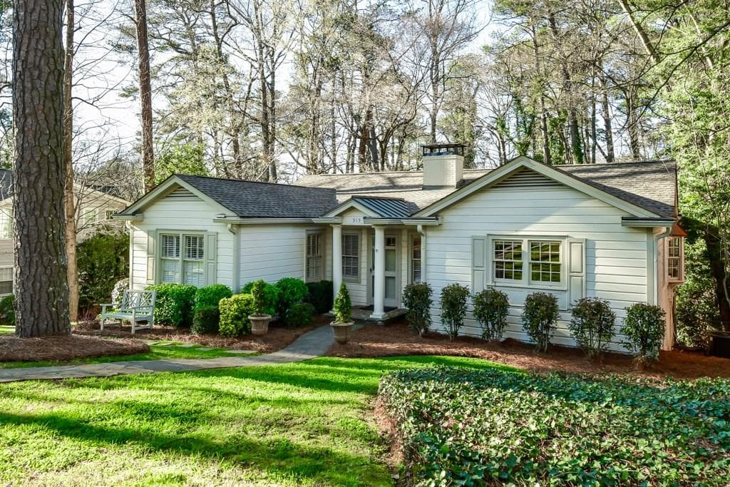 4 bedroom, 2,073 sq ft single family residence sold at 915 Glenbrook Drive, Atlanta, GA 30318