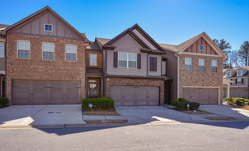 3 bedroom, 2,378 sq ft townhouse sold at 2317 Oakton Place, Smyrna, GA 30082