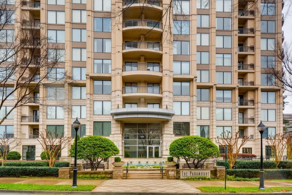 1 bedroom, 972 sq ft condominium sold at 3445 Stratford Road 2102, Atlanta, GA 30326
