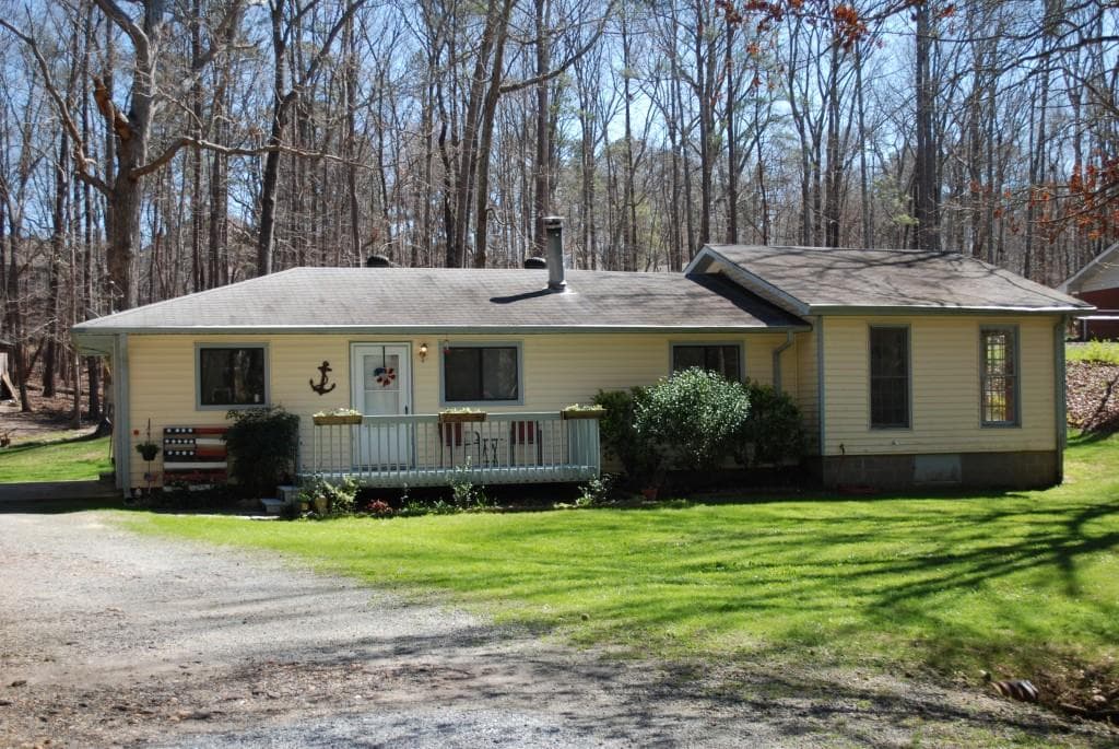 3 bedroom, 1,326 sq ft single family residence sold at 223 Fields Landing Drive, Canton, GA 30114