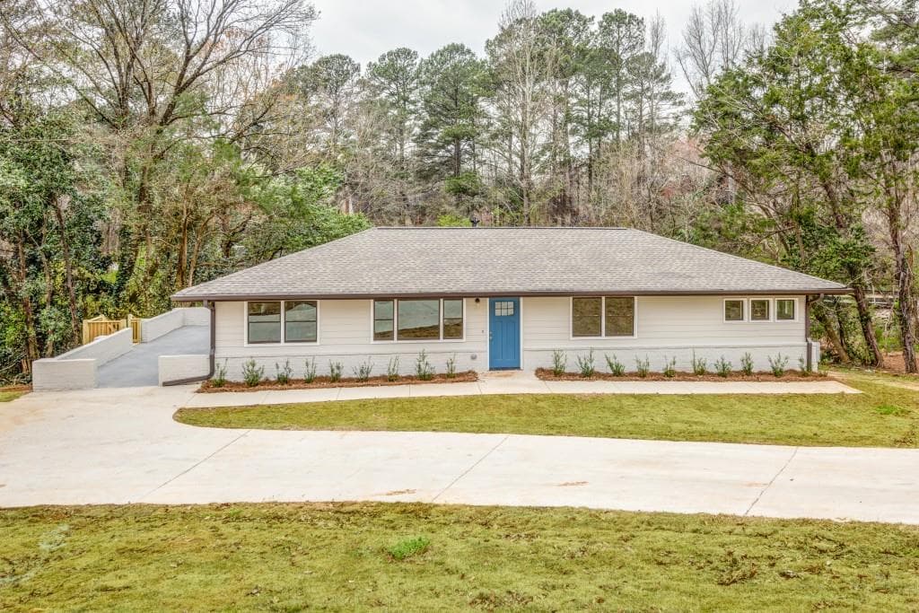 4 bedroom, 2,477 sq ft single family residence sold at 2986 Wilson Circle, Decatur, GA 30033