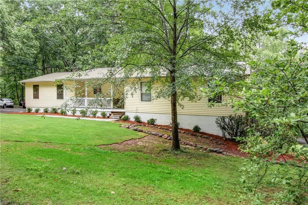 166 E Lake Drive, Roswell, GA 30075 — most recent listing photo