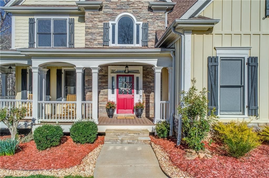 4 bedroom, 3,195 sq ft single family residence sold at 130 Pebblebrooke Run, Canton, GA 30115