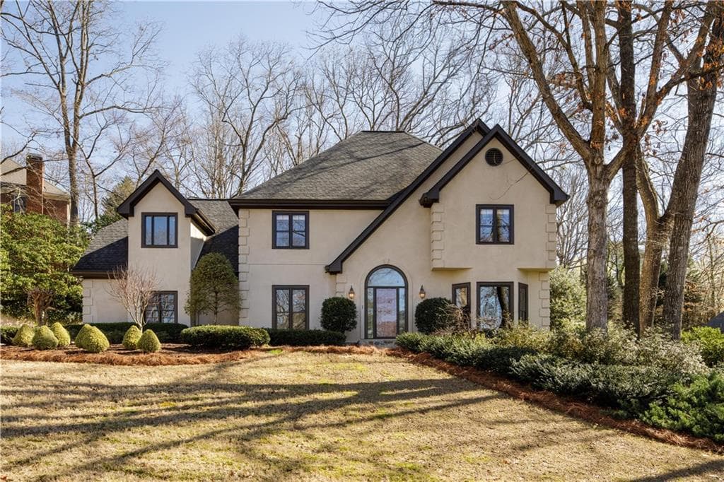 4 bedroom, 4,508 sq ft single family residence sold at 8555 Haven Wood Trail, Roswell, GA 30076