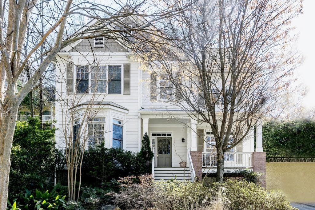 4 bedroom, 2,481 sq ft single family residence sold at 1133 Davis Circle, Atlanta, GA 30318
