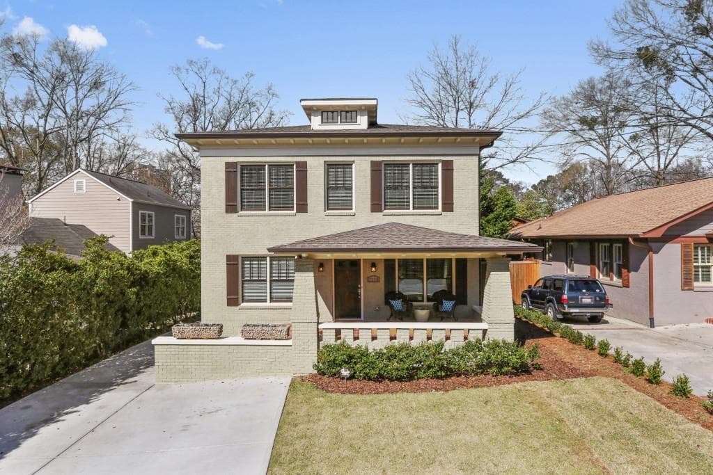 5 bedroom, 2,989 sq ft single family residence sold at 2218 Willow Avenue, Atlanta, GA 30305