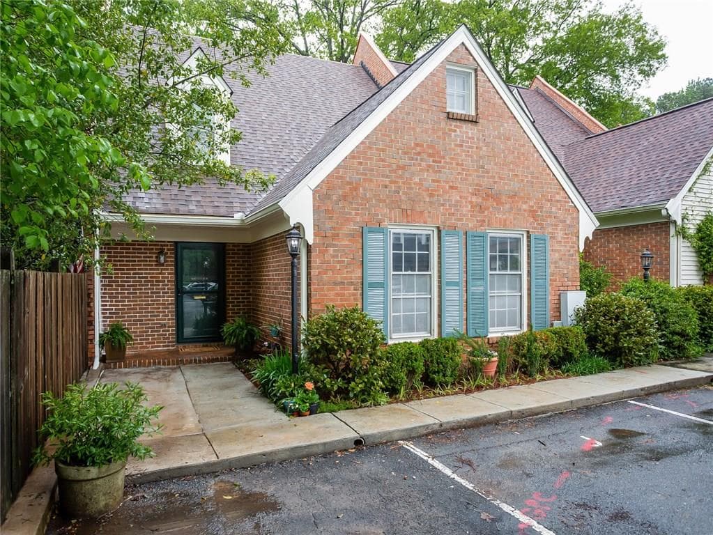 3 bedroom, 2,960 sq ft townhouse sold at 218 Forkner Drive J, Decatur, GA 30030