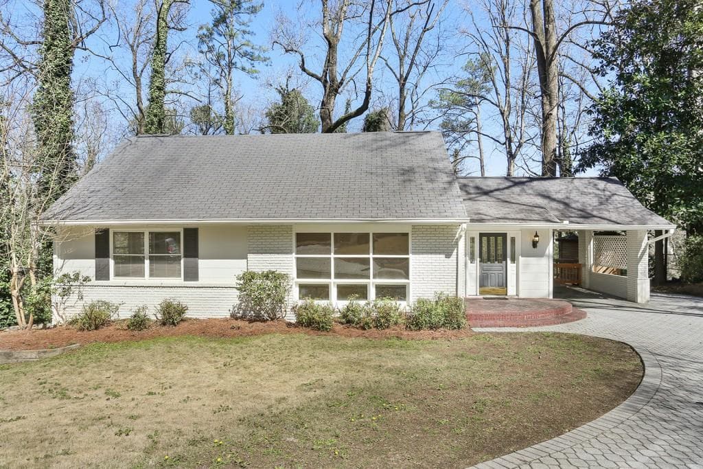 3 bedroom, 1,800 sq ft single family residence sold at 2587 Ridgewood Terrace, Atlanta, GA 30318