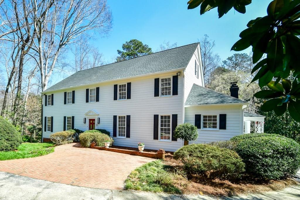 6 bedroom, 6,217 sq ft single family residence sold at 6480 River Chase Circle, Atlanta, GA 30328