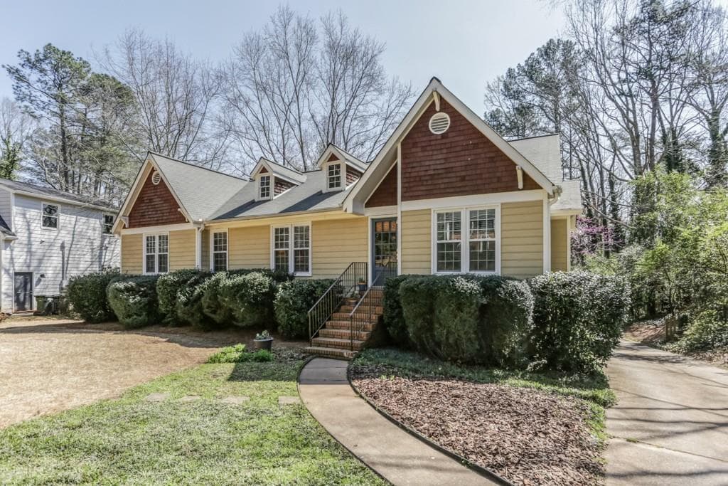 5 bedroom, 3,278 sq ft single family residence sold at 350 Lamplighter Lane, Marietta, GA 30067