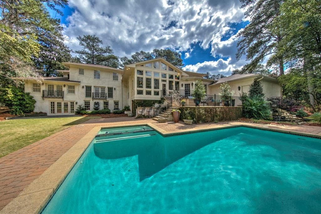 5 bedroom, 6,842 sq ft single family residence sold at 2790 Ridgewood Road, Atlanta, GA 30327