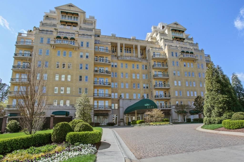 3 bedroom, 4,374 sq ft condominium sold at 2500 Peachtree Road 701S, Atlanta, GA 30305