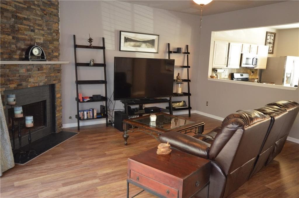 2 bedroom, 1,218 sq ft townhouse sold at 2090 Whitestone Place, Alpharetta, GA 30005