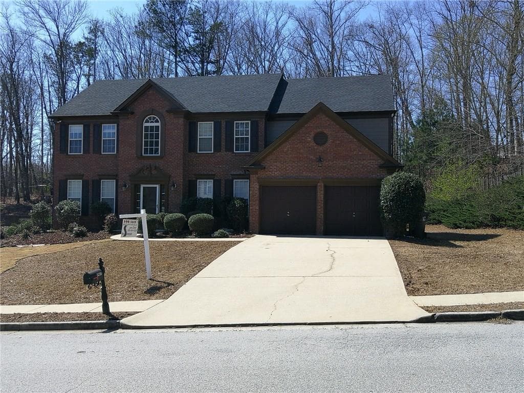 4 bedroom, 3,148 sq ft single family residence sold at 5256 Amberden Hall Drive, Suwanee, GA 30024
