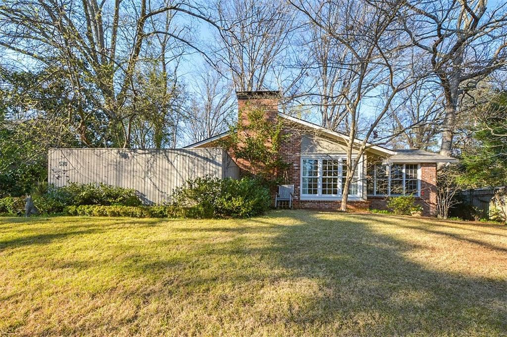 570 Valley Lane, Sandy Springs, GA 30328 — most recent listing photo