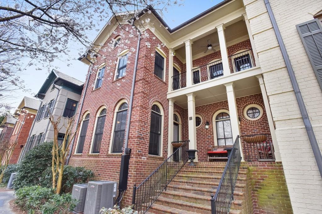 3 bedroom, 3,459 sq ft townhouse sold at 3127 Lenox Road 7, Atlanta, GA 30324