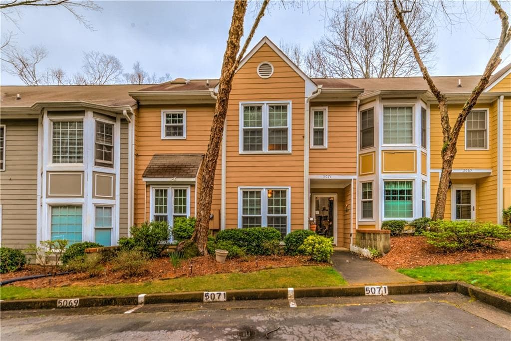 2 bedroom, 1,432 sq ft condominium sold at 5071 Avalon Drive, Alpharetta, GA 30005