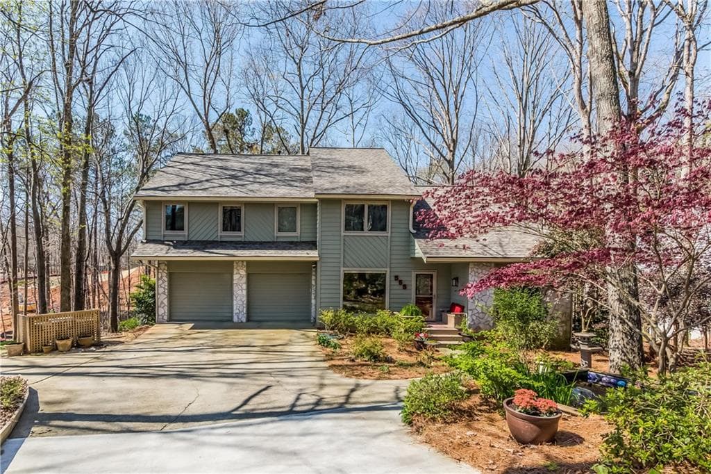 5 bedroom, 3,257 sq ft single family residence sold at 555 Woodman Place, Roswell, GA 30076