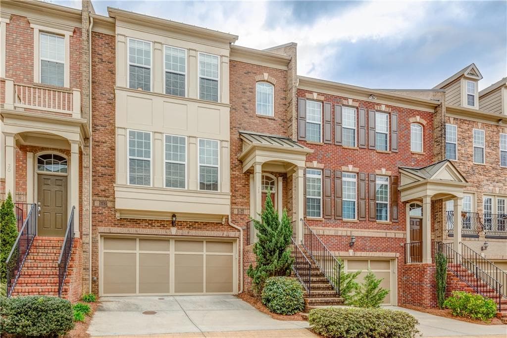4 bedroom, 1,864 sq ft townhouse sold at 28 Arbor Way Drive, Decatur, GA 30030