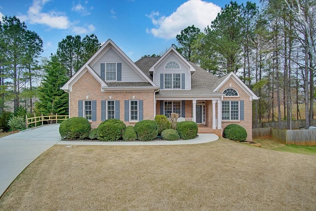 5 bedroom, 2,586 sq ft single family residence sold at 412 Golden Meadows Circle, Suwanee, GA 30024
