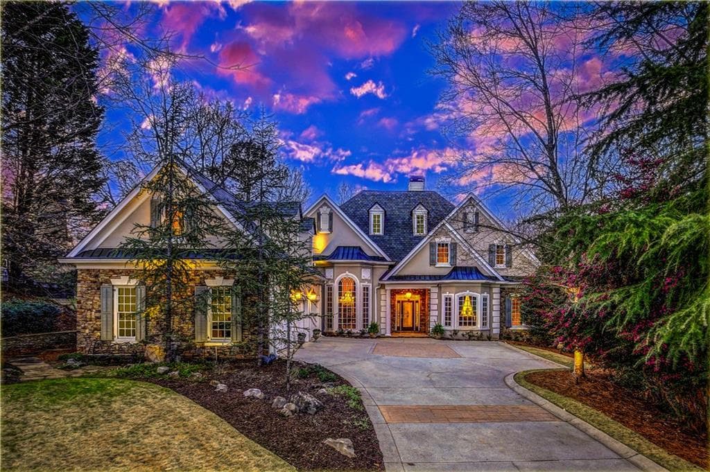 6 bedroom single family residence sold at 8370 Jett Ferry Road, Sandy Springs, GA 30350