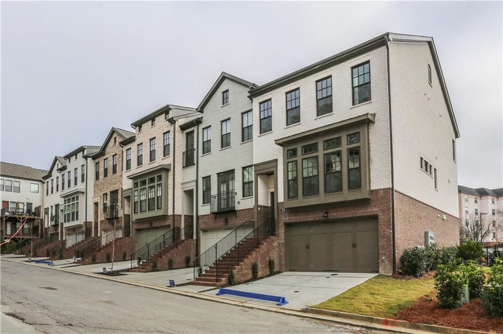 3 bedroom, 2,471 sq ft townhouse sold at 4330 Georgetown Square 18, Dunwoody, GA 30338