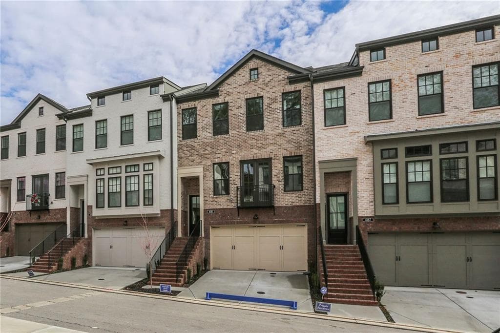 3 bedroom, 2,816 sq ft townhouse sold at 4330 Georgetown Square 21, Dunwoody, GA 30338