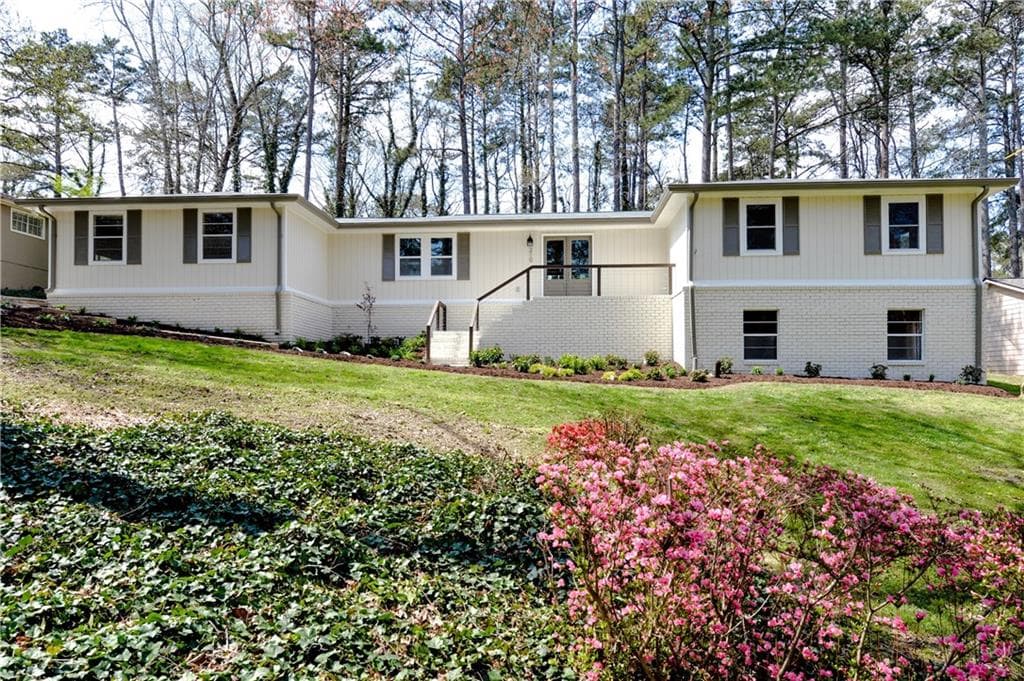 210 E Valley Drive, Marietta, GA 30068 — most recent listing photo